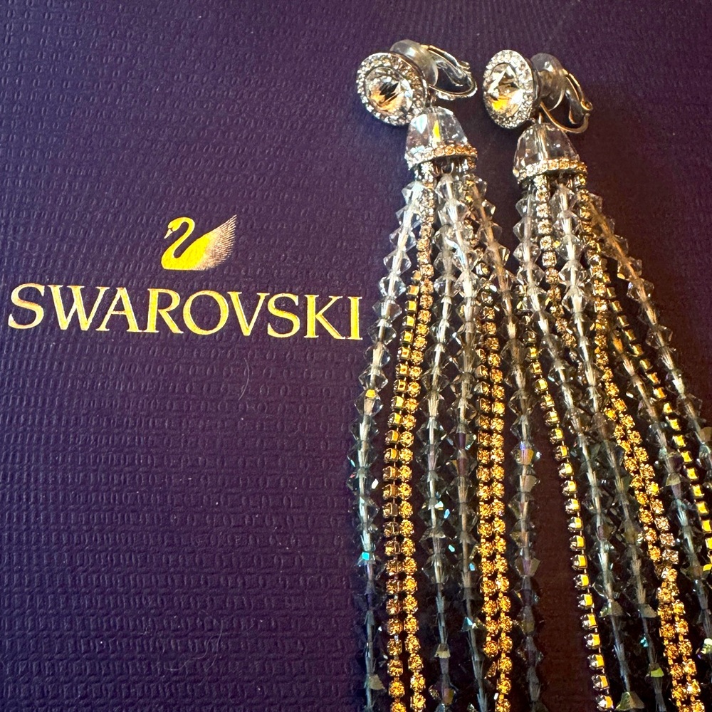 Round brilliant Swarovski Drop Chandelier earrings